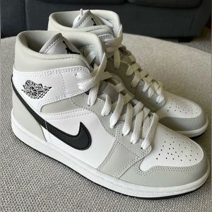 Women’s Air Jordan 1 MID
